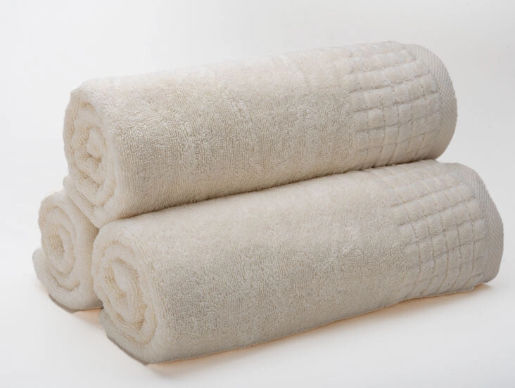  pol_il_Recznik-Larisa-Ekri-70x140-cm-22671webp