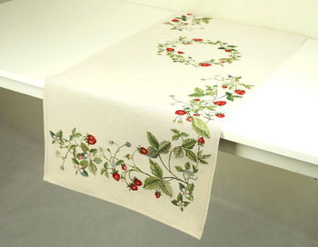 Bieżnik gobelinowy  45x140 - poziomki