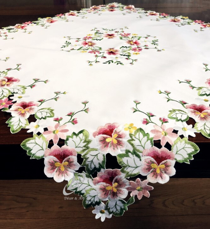 Serweta haftowana  85x85 cm - D-18020B