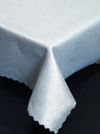 Świąteczny obrus "Gładki" srebrny - ząbek