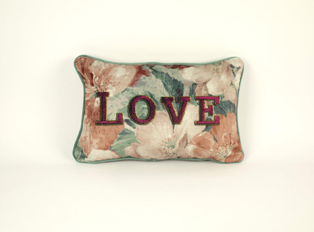 Poduszka welwetowa - Love - ciemnoróżowa