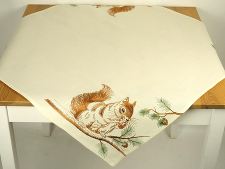 Serweta haftowana 85x85  - wiewiórka ekri