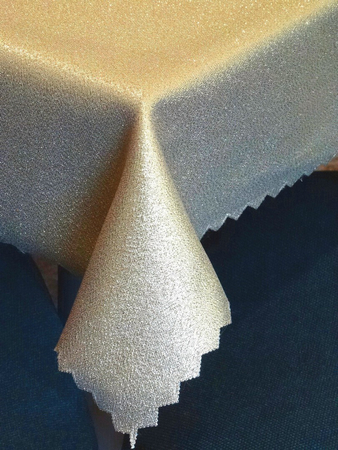 Świąteczny obrus "Gładki" złoty - ząbek